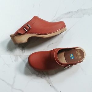 MIA | Alma Leather & Wood Clogs | Size 8